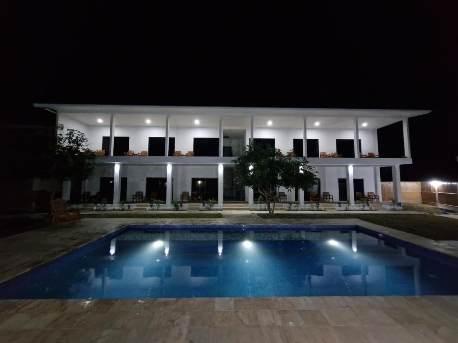Satu Hati Hotel Ekas Buitenkant foto