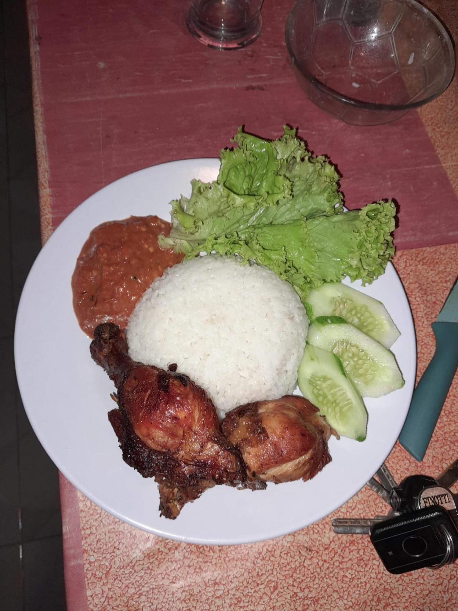 Satu Hati Hotel Ekas Buitenkant foto