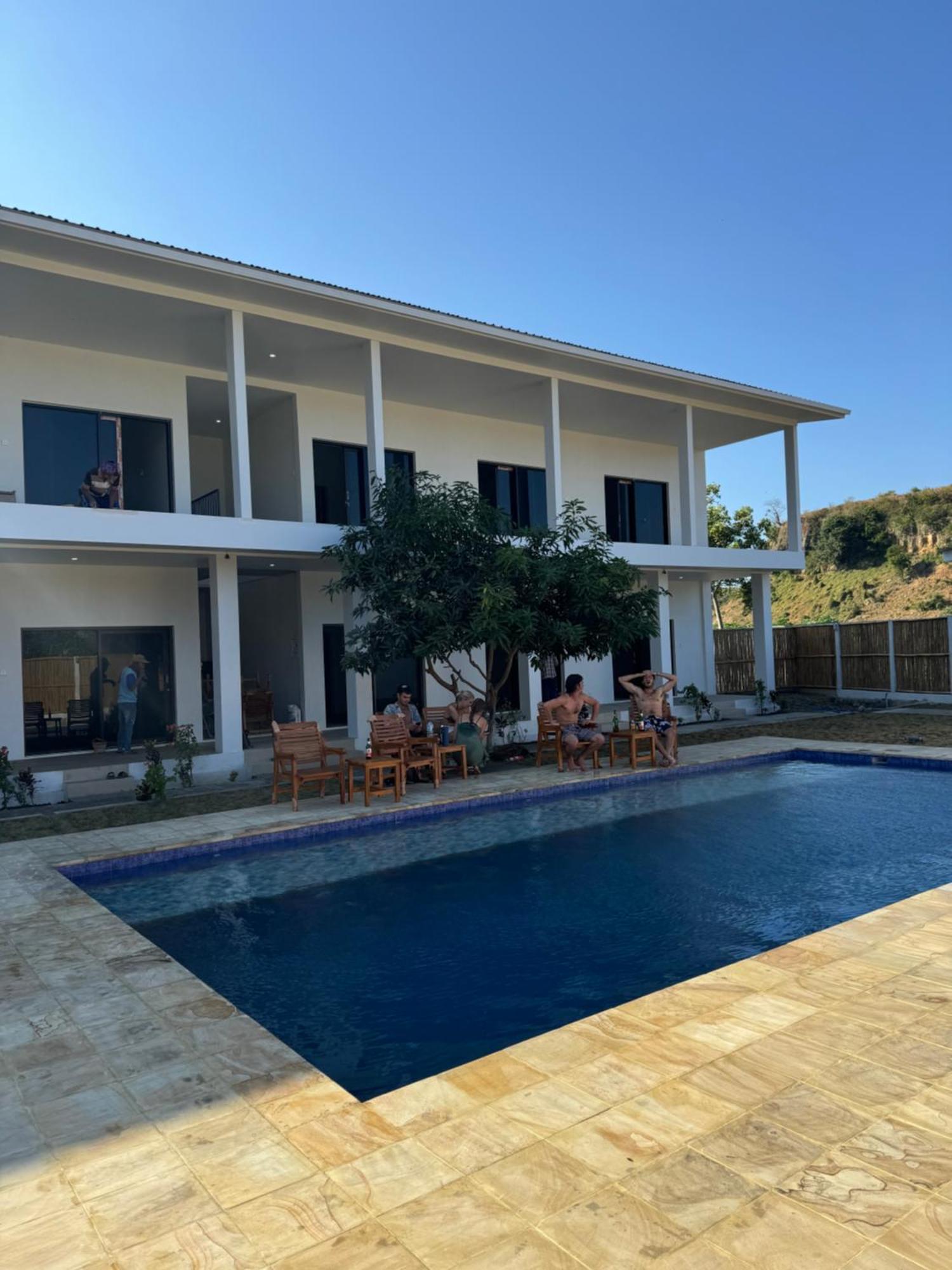 Satu Hati Hotel Ekas Buitenkant foto