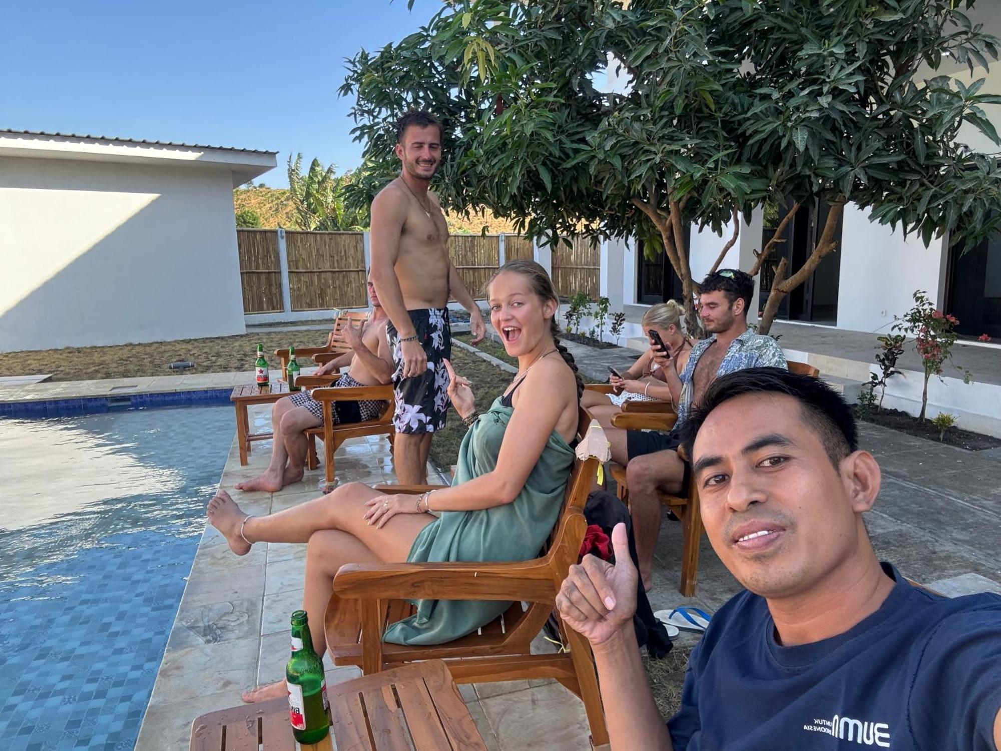Satu Hati Hotel Ekas Buitenkant foto