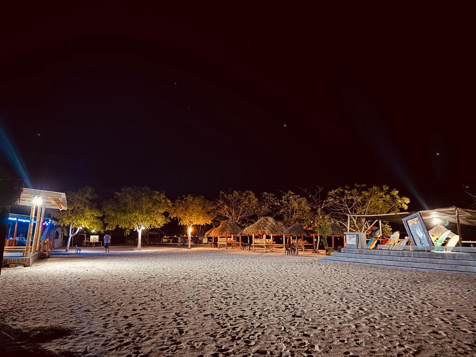 Satu Hati Hotel Ekas Buitenkant foto
