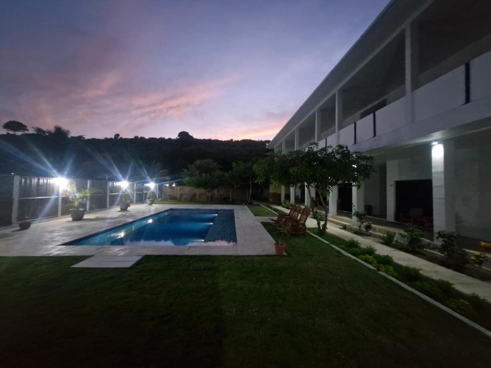 Satu Hati Hotel Ekas Buitenkant foto